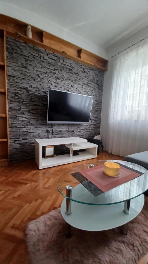 Apartman Dora Pula Exterior photo