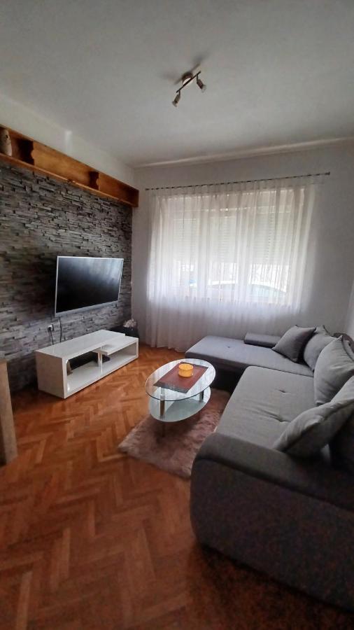 Apartman Dora Pula Exterior photo