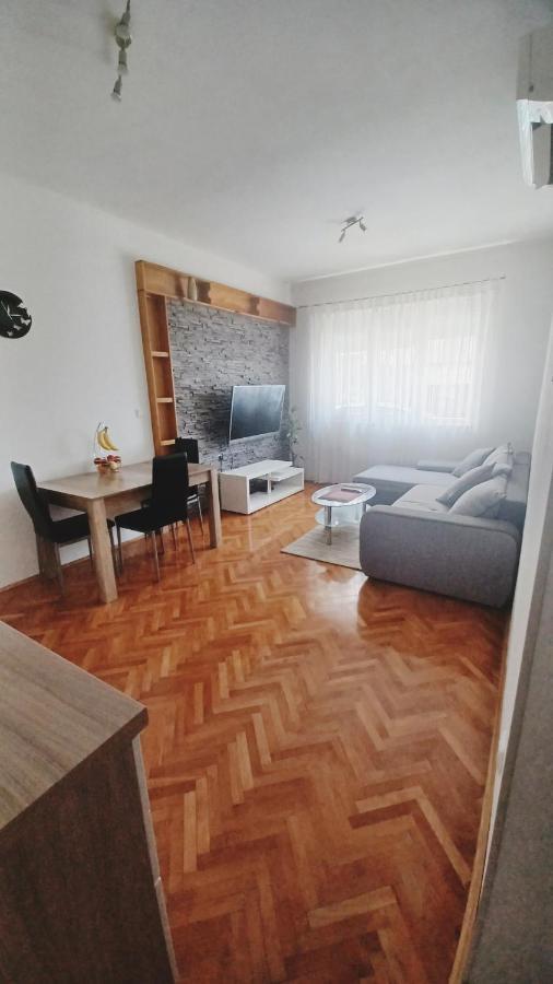 Apartman Dora Pula Exterior photo