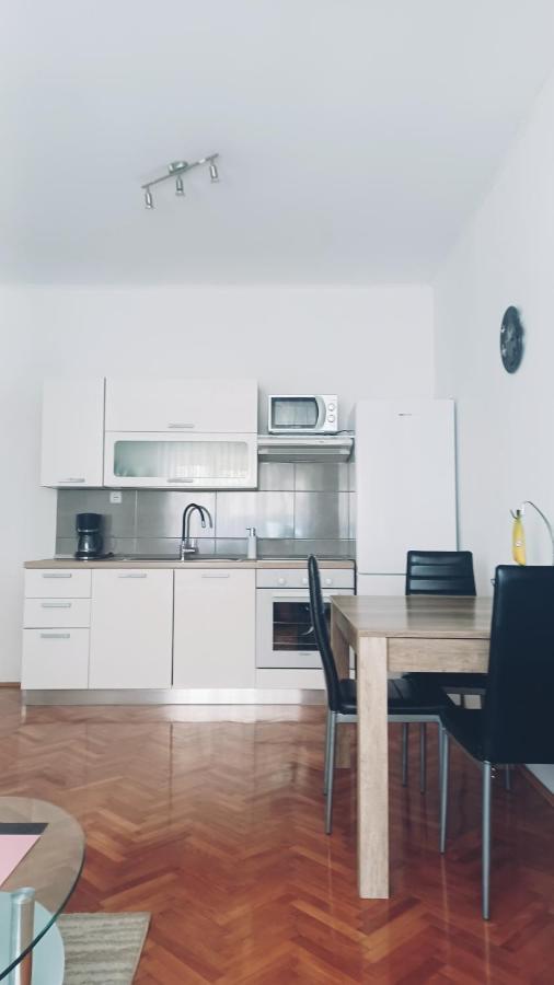 Apartman Dora Pula Exterior photo