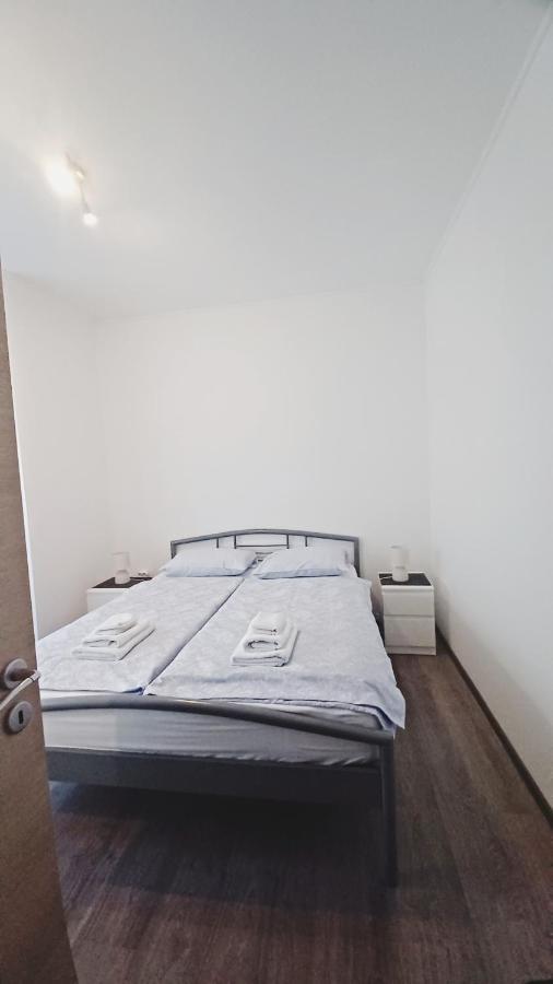 Apartman Dora Pula Exterior photo